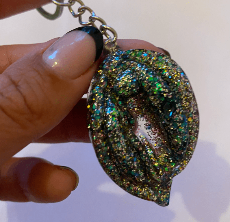 Glittergrej Tissekone nøglering - Filurfifi