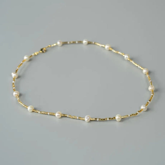 Tara halskæde med hvide perler - Filurfifi